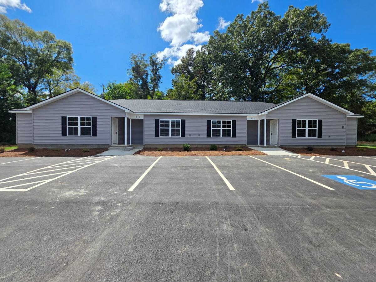 Apartment for rent at 212B Tabor Dr, Warner Robins, GA 31093