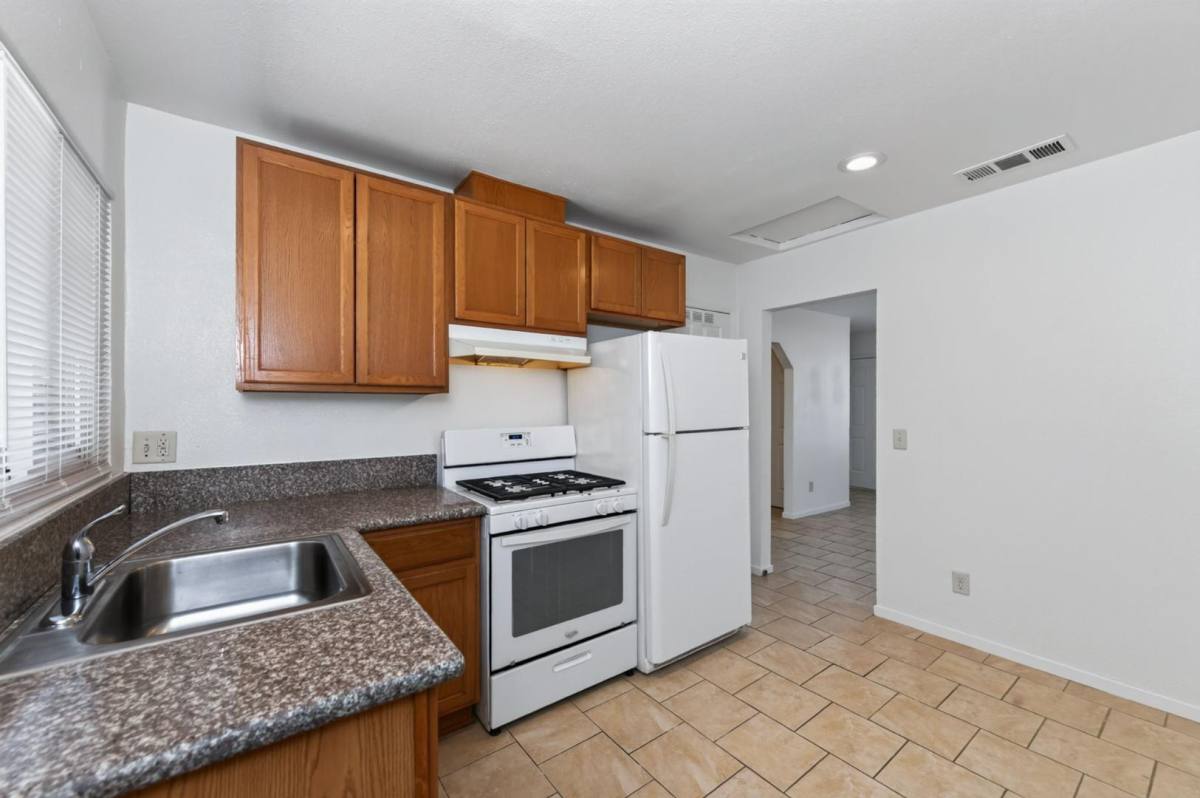 3494-3496 E Terrace Ave #3494-1, Fresno, CA 93703 - Apartment for Rent - Image 13