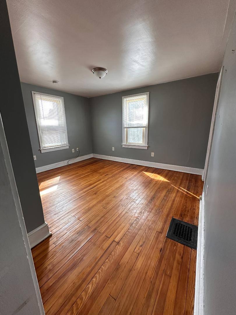 Apartment for rent at 503 N Delaware St #3, Paulsboro, NJ 08066