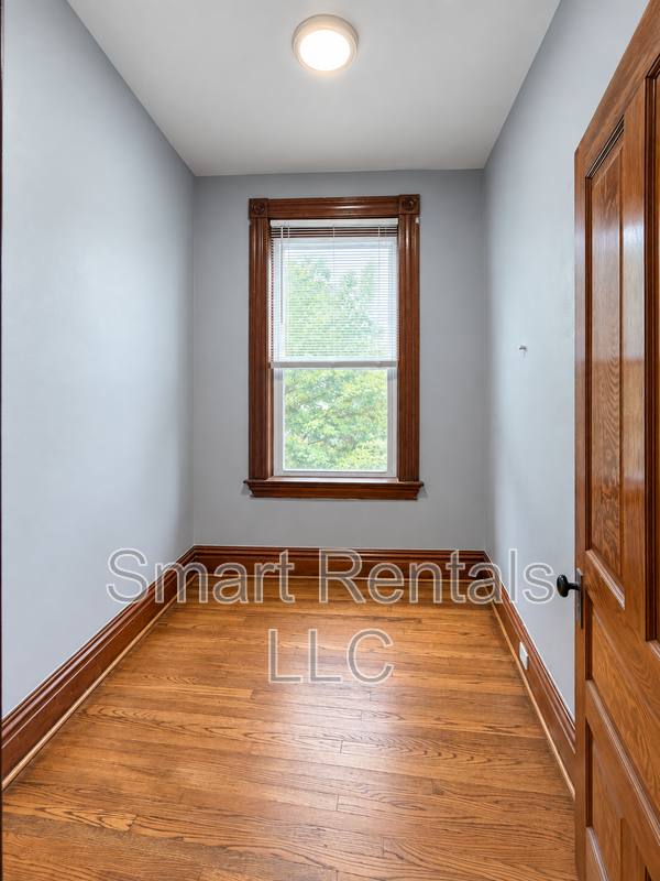 Apartment for rent at 3420 Dunnica Ave #2F, St. Louis, MO 63118