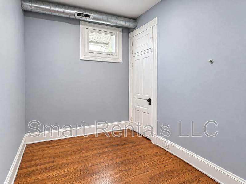 Apartment for rent at 3420 Dunnica Ave #2F, St. Louis, MO 63118