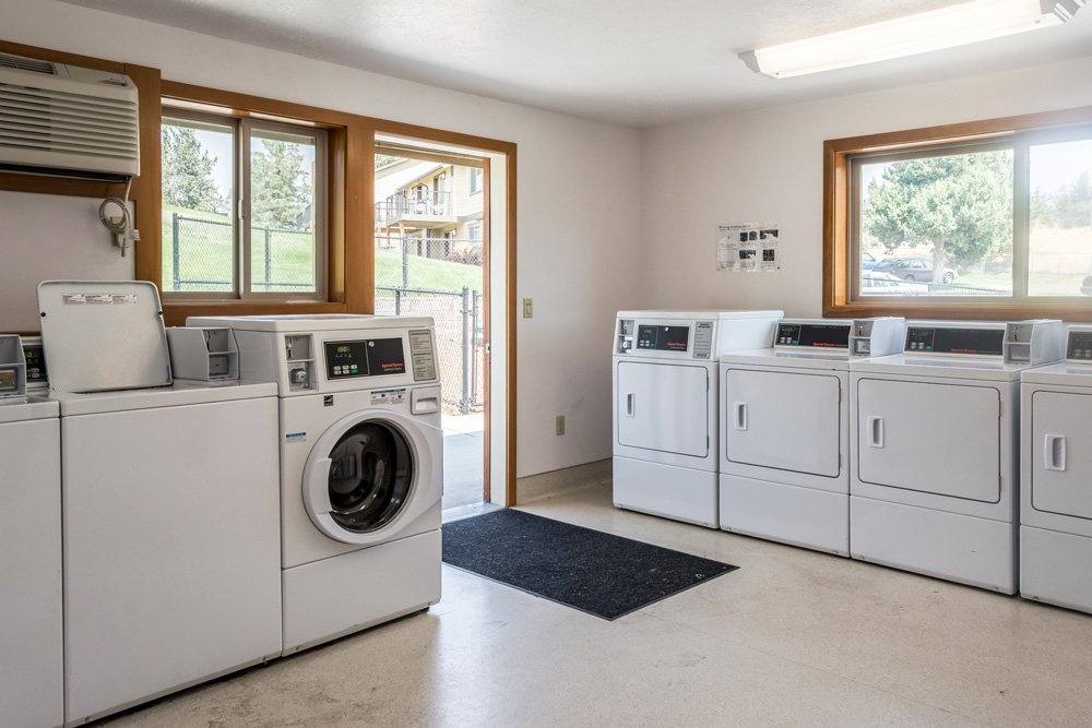 Apartment for rent at 410 NE Oak St, Madras, OR 97741