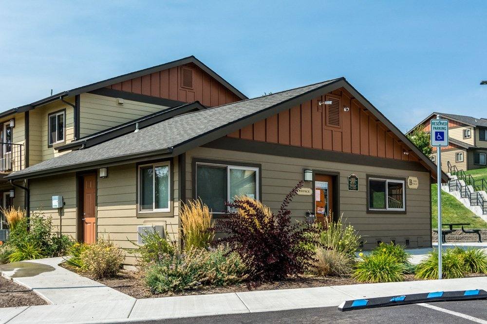 Apartment for rent at 410 NE Oak St, Madras, OR 97741