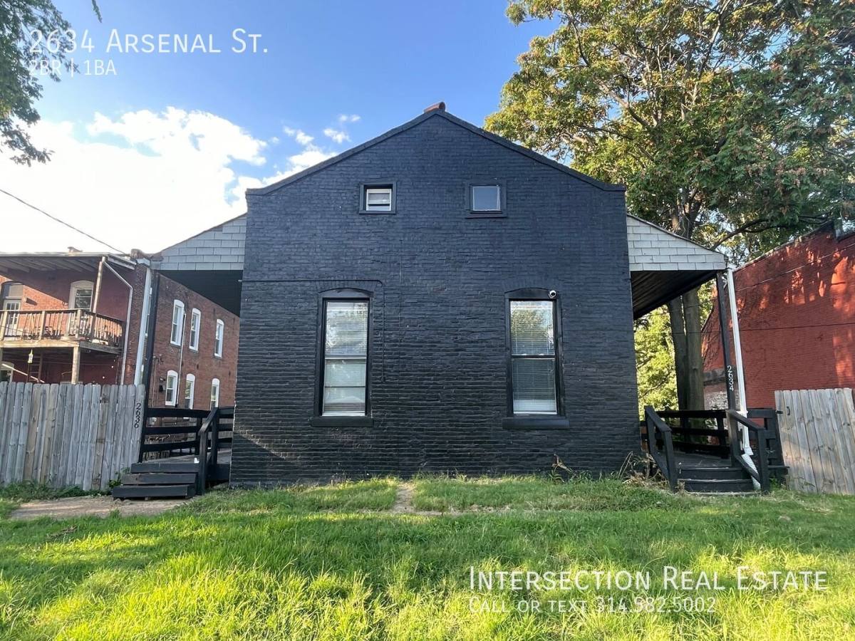 Townhouse for rent at 2634 Arsenal St, St. Louis, MO 63118