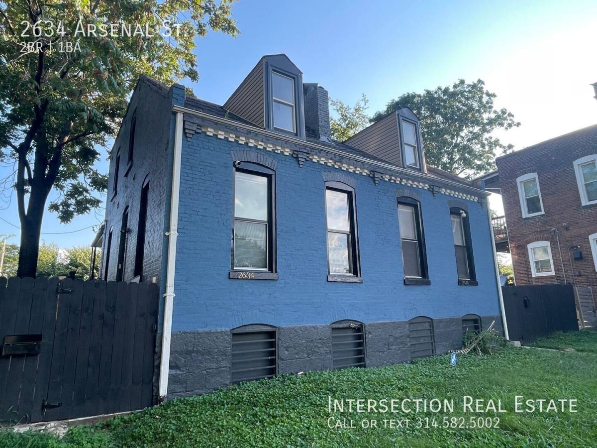 Townhouse for rent at 2634 Arsenal St, St. Louis, MO 63118