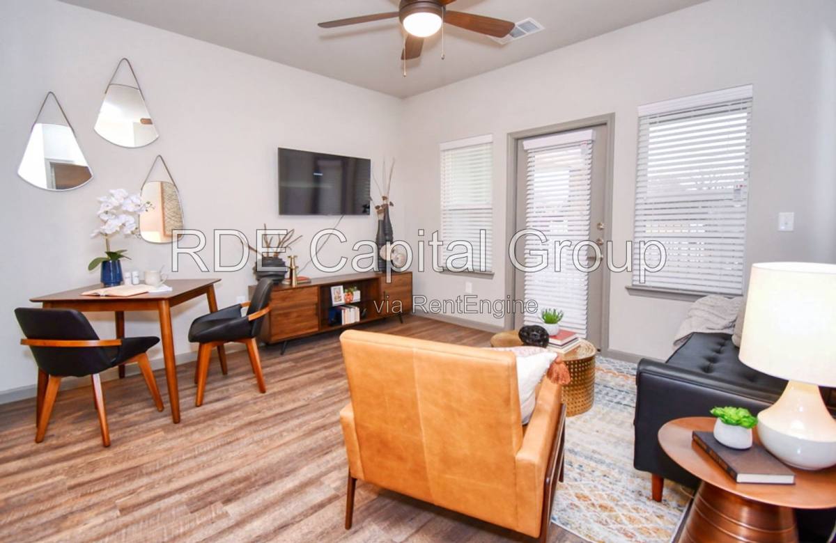Apartment for rent at 4800 W Illinois Ave, Dallas, TX 75211