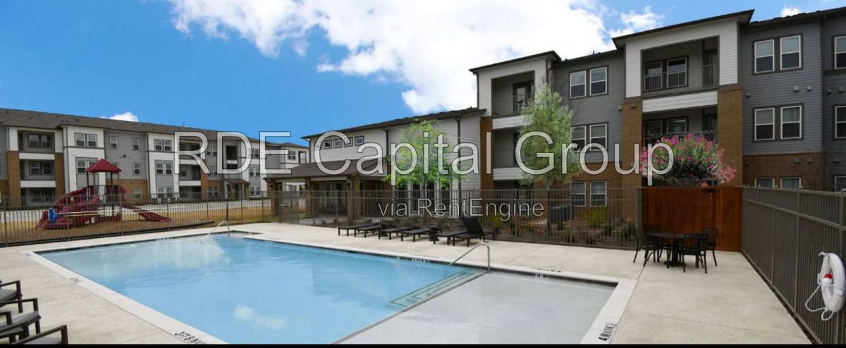 Apartment for rent at 4800 W Illinois Ave, Dallas, TX 75211