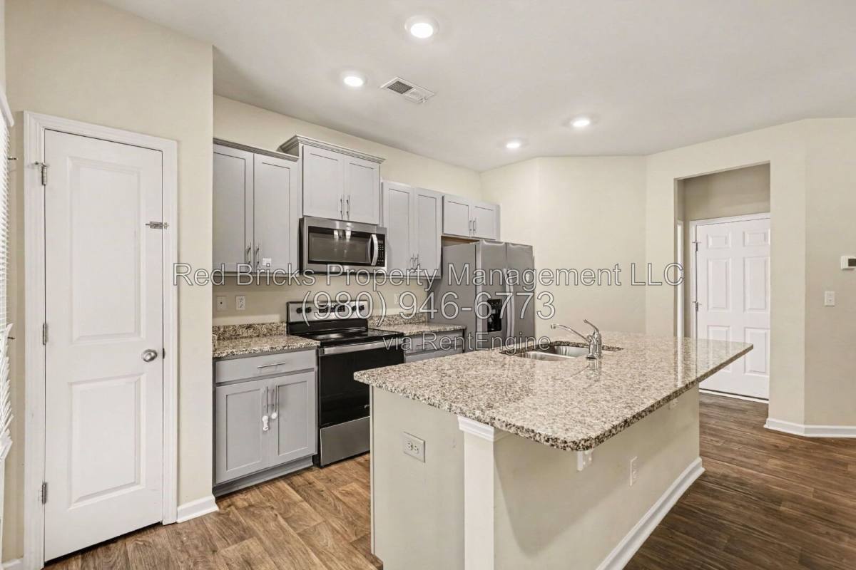 6049 Guildford Hill Lane, Charlotte, NC 28215 - Townhouse for Rent - Image 14