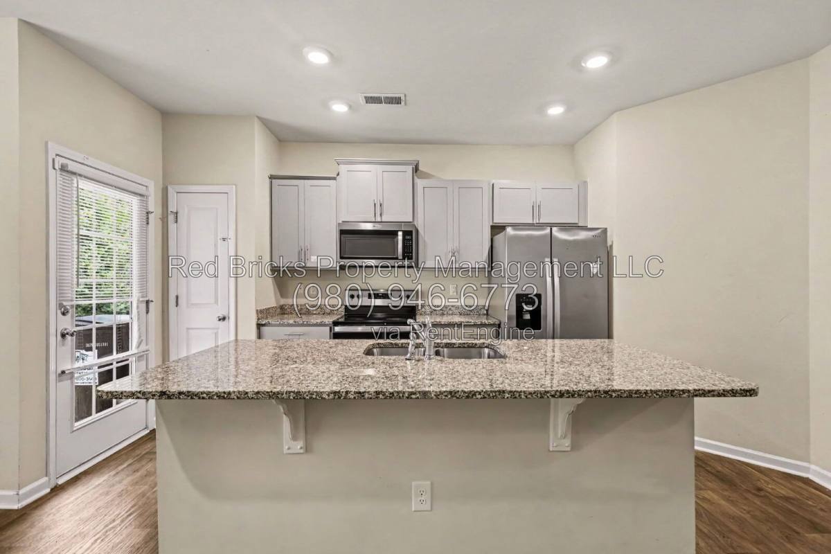 6049 Guildford Hill Lane, Charlotte, NC 28215 - Townhouse for Rent - Image 15