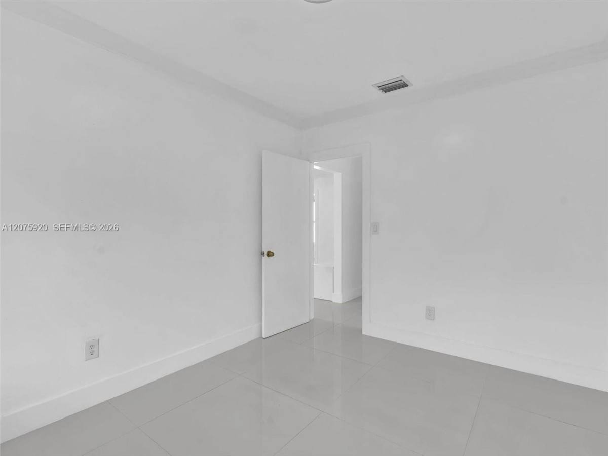 1647 NE 146th St, North Miami, FL 33181 - House for Rent - Image 8