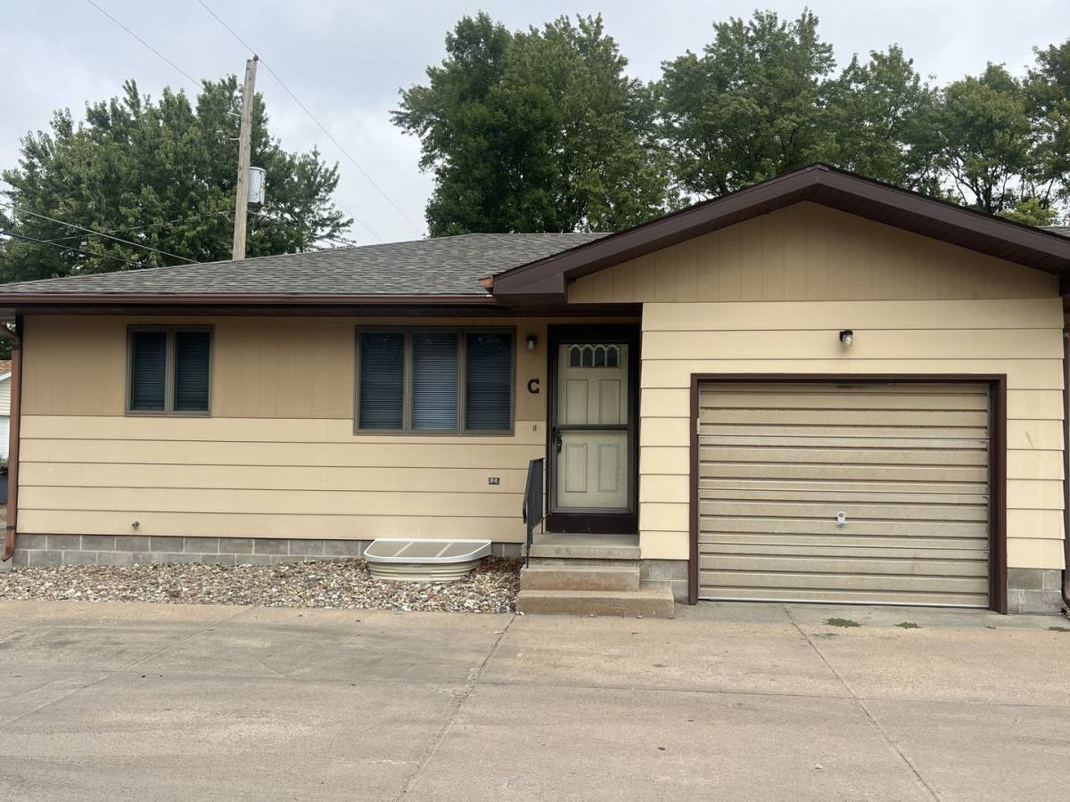 Apartment for rent at 2204-2206 N Custer Ave, Grand Island, NE 68803