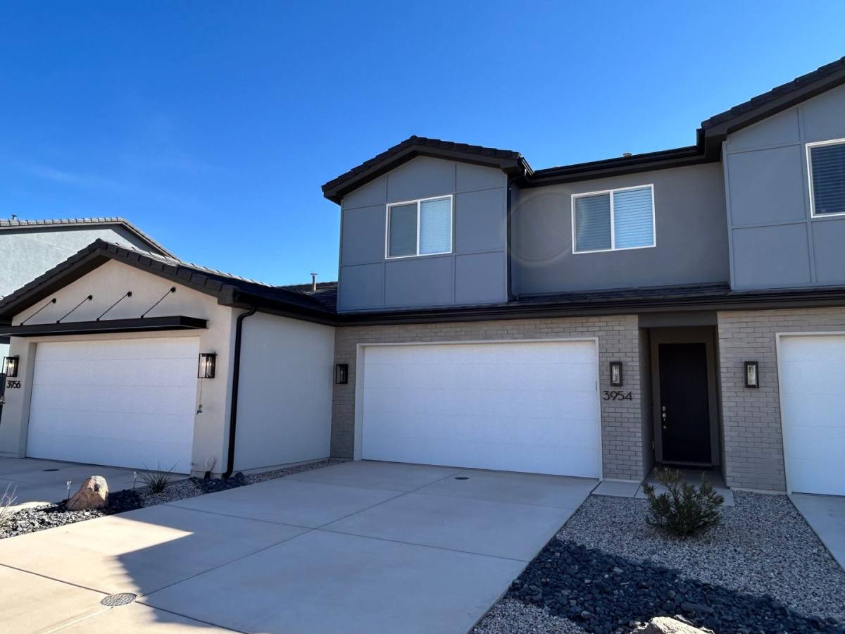 Townhouse for rent at 3954 E Razor Dr, Washington, UT 84780