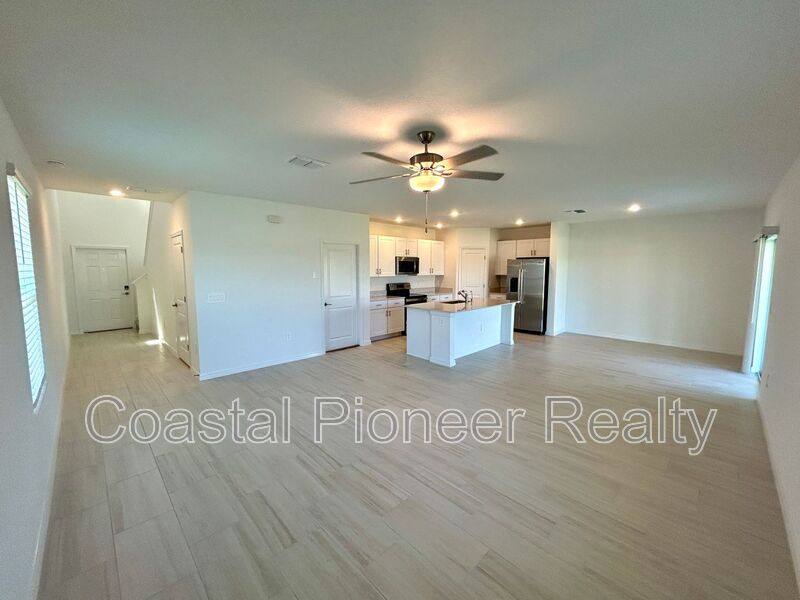 House for rent at 11708 Radiant Shore Loop, San Antonio, FL 33576