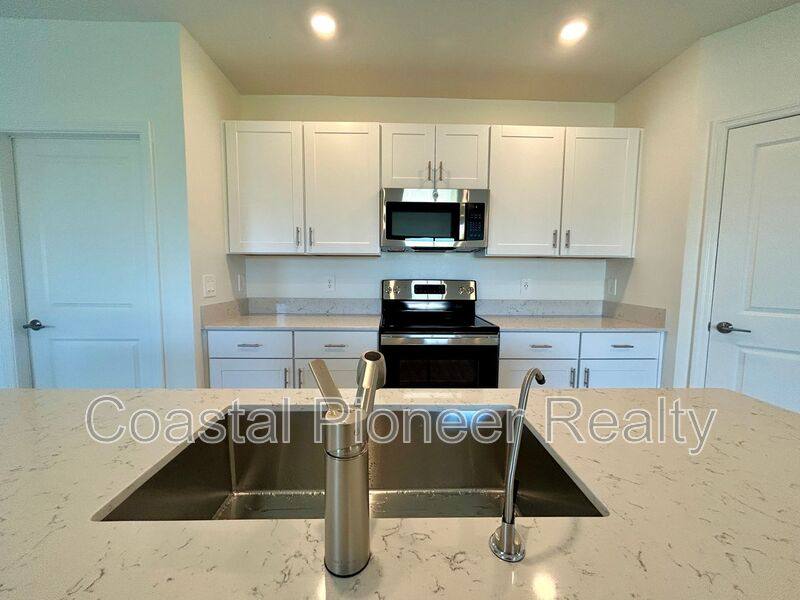 House for rent at 11708 Radiant Shore Loop, San Antonio, FL 33576