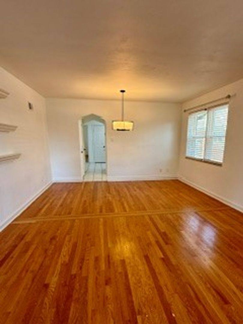 Apartment for rent at 6264 Sunshine Dr, St. Louis, MO 63109