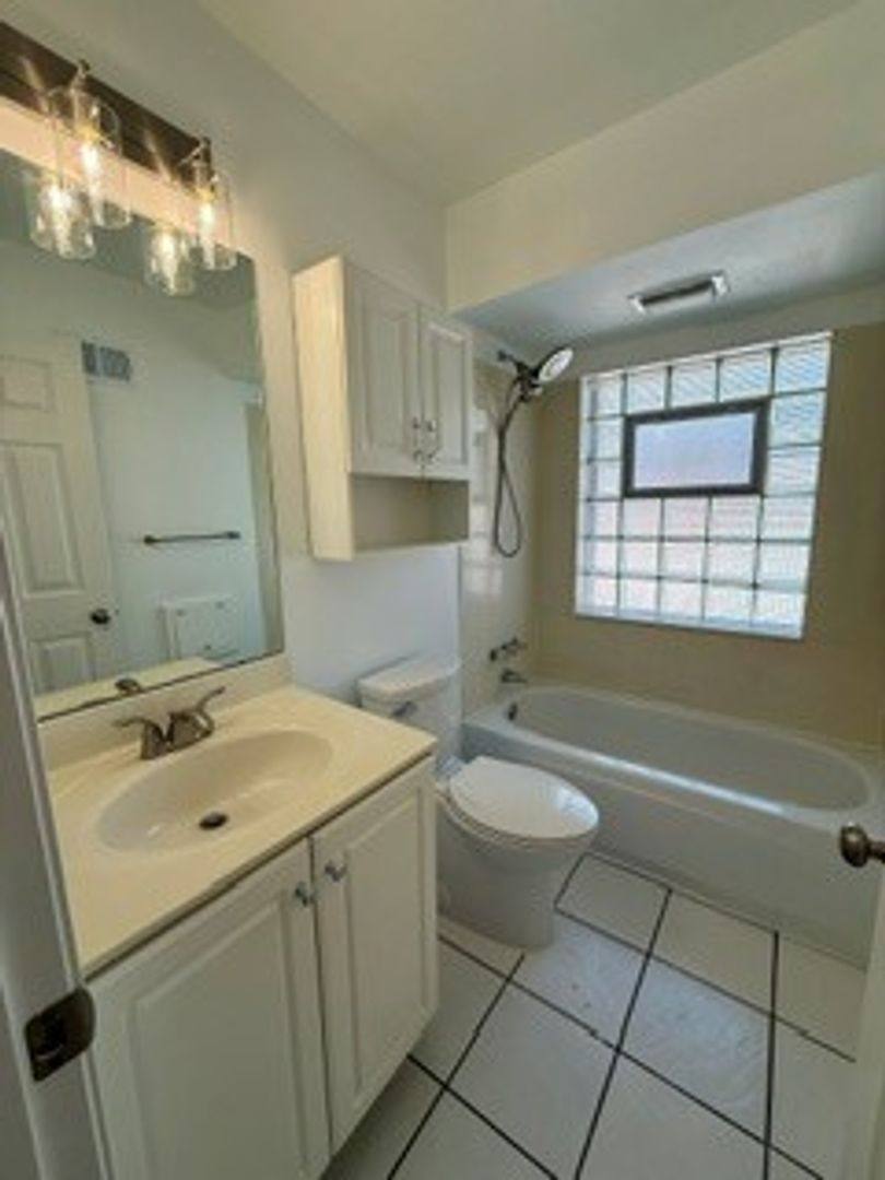 Apartment for rent at 6264 Sunshine Dr, St. Louis, MO 63109