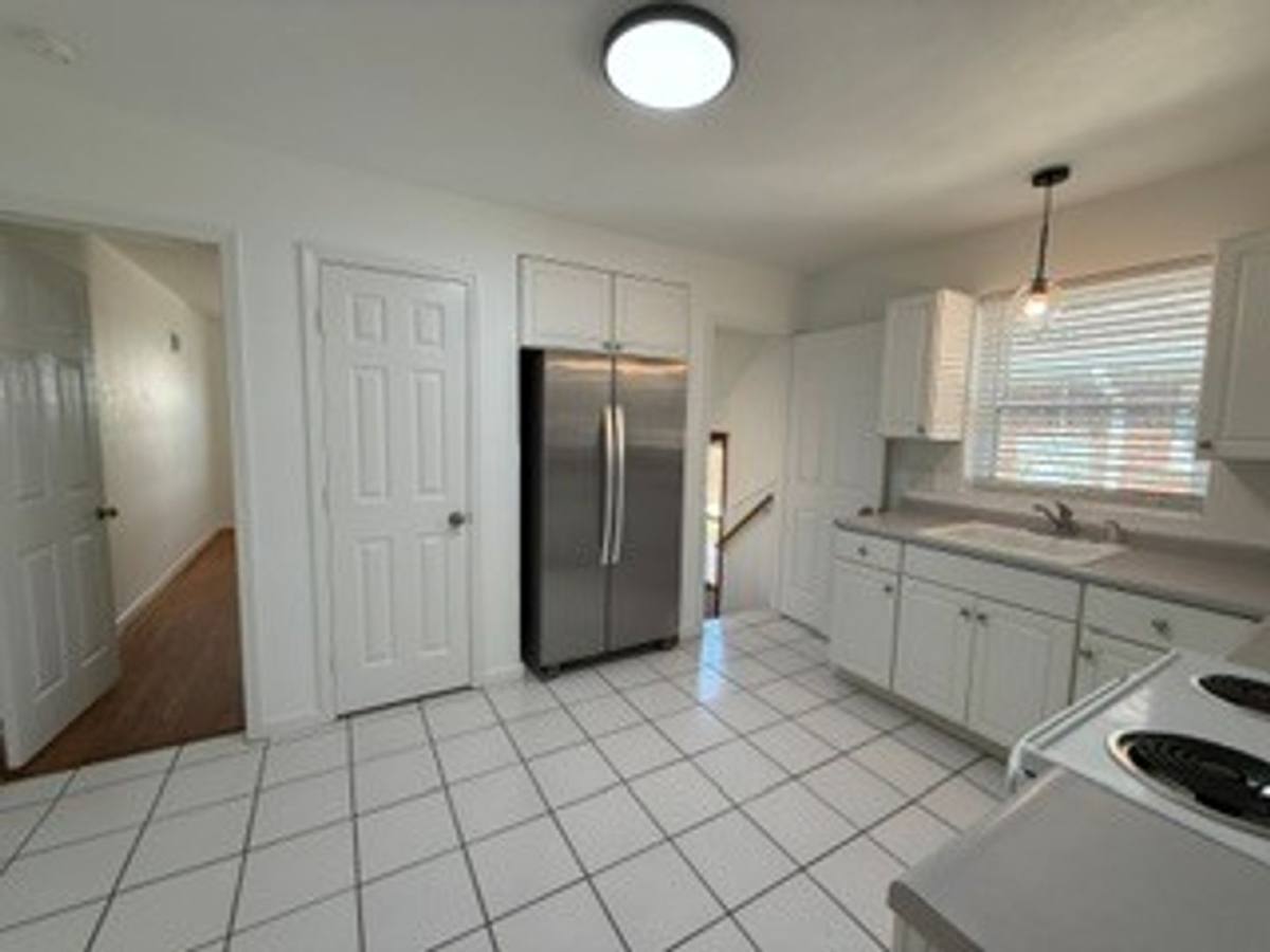 Apartment for rent at 6264 Sunshine Dr, St. Louis, MO 63109