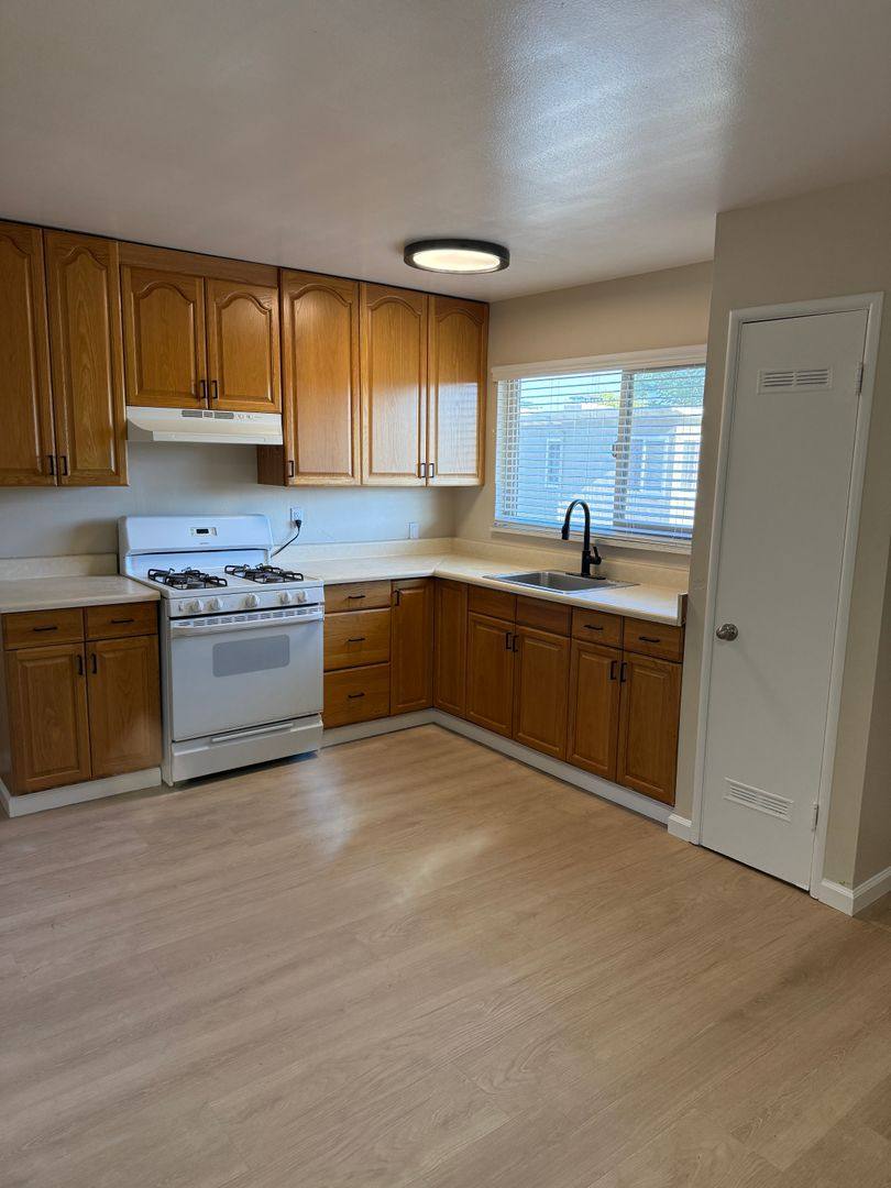 Apartment for rent at 1952 Bellomy St, Santa Clara, CA 95050
