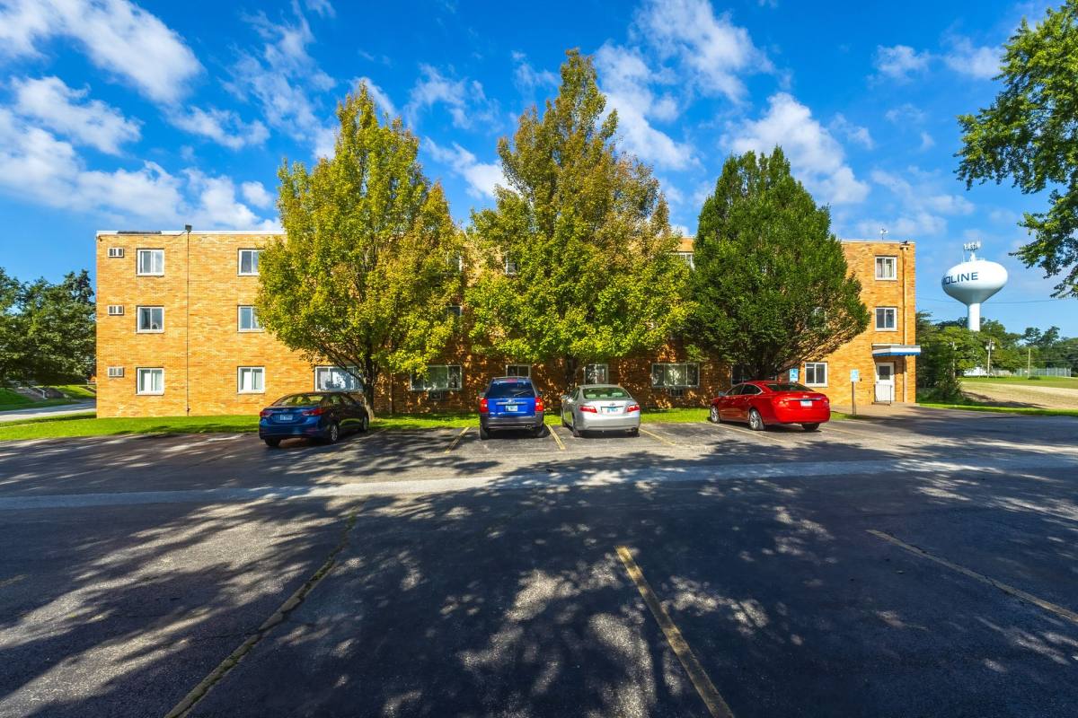 Apartment for rent at 725 16th Ave, Moline, IL 61265