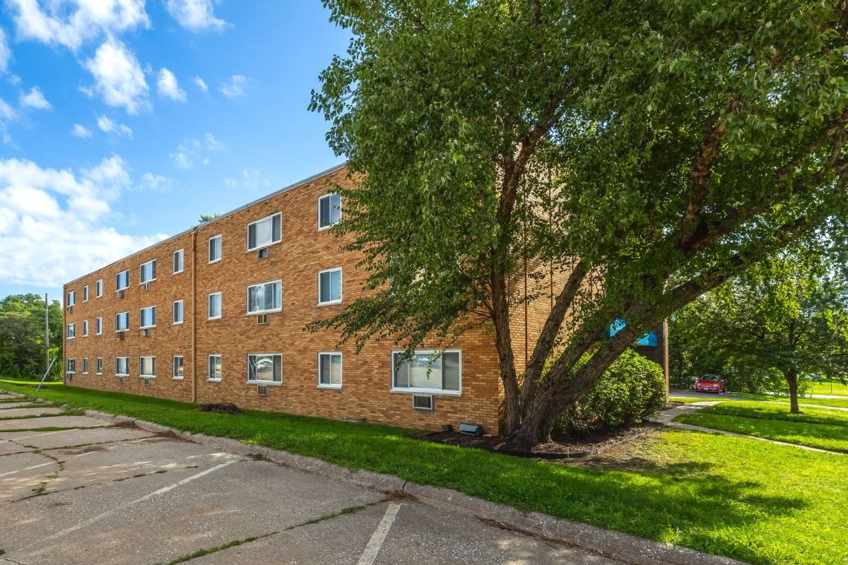 Apartment for rent at 725 16th Ave, Moline, IL 61265