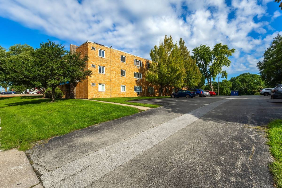 Apartment for rent at 725 16th Ave, Moline, IL 61265