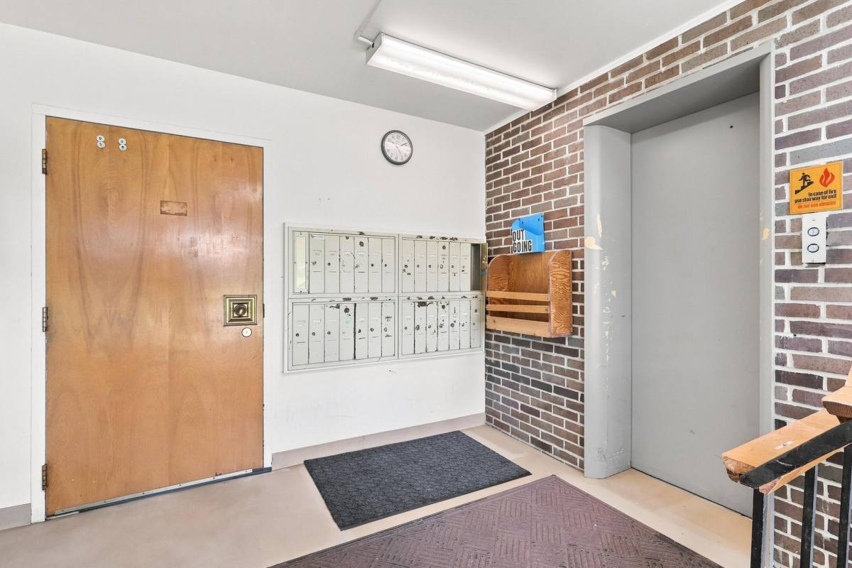 Apartment for rent at 725 16th Ave, Moline, IL 61265