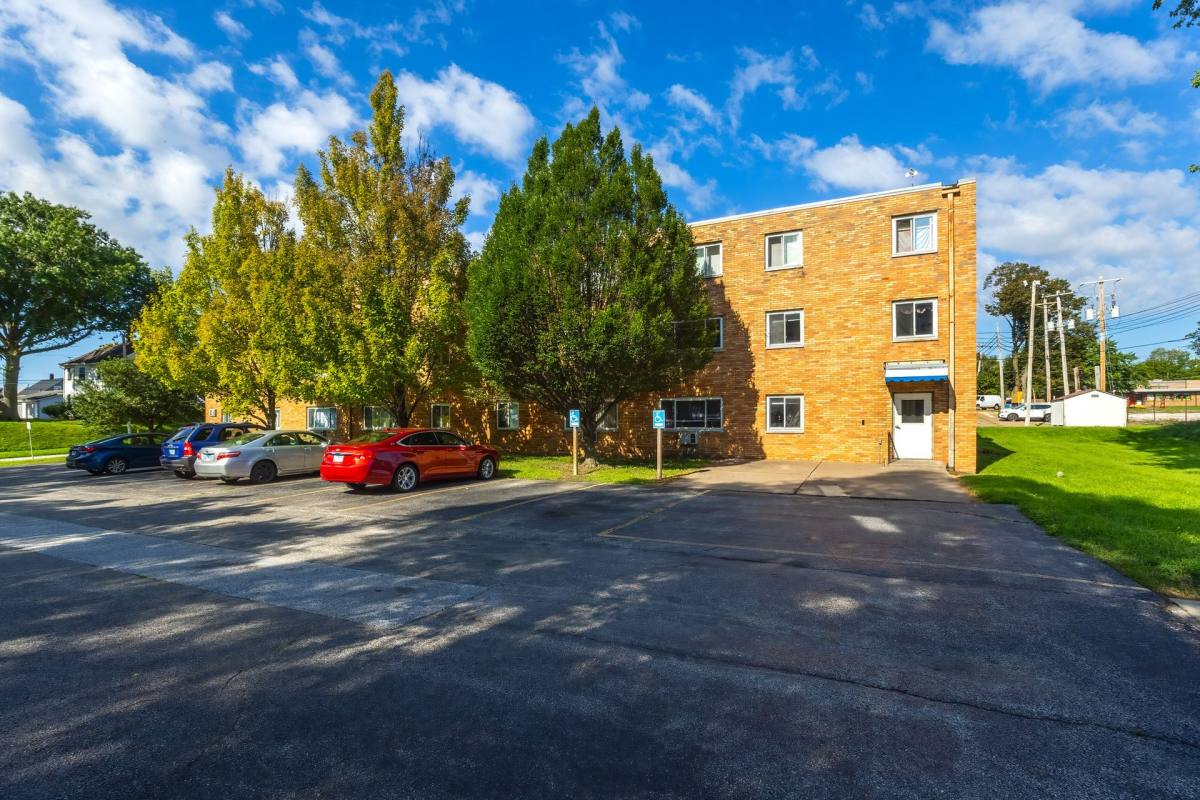 Apartment for rent at 725 16th Ave, Moline, IL 61265