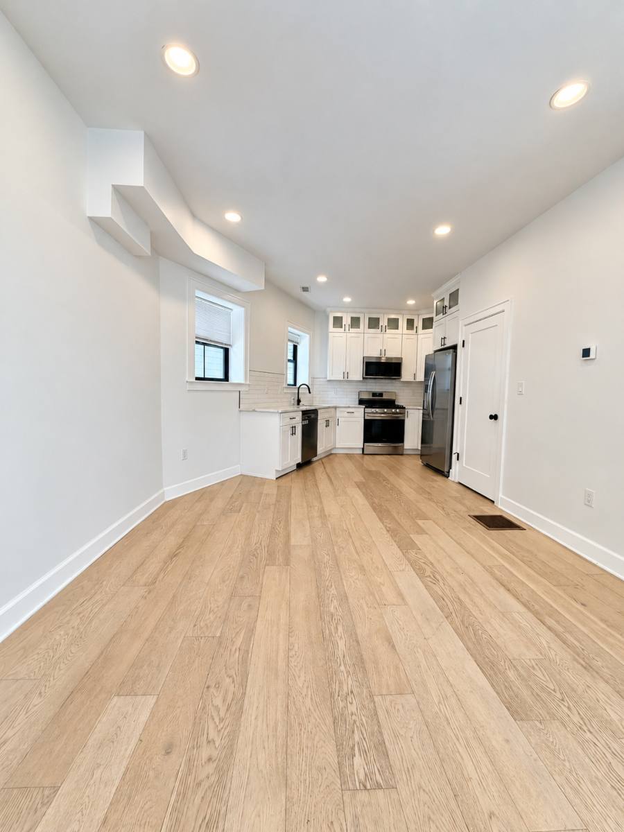 Townhouse for rent at 117 E Allen St, Philadelphia, PA 19125