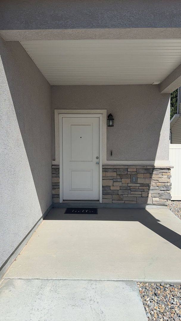 Townhouse for rent at 842 W Wellington Ave, North Salt Lake, UT 84054