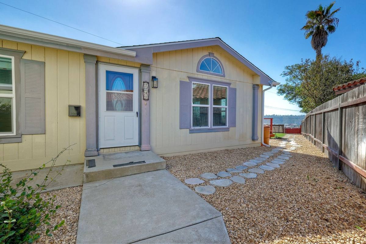House for rent at 2241 Meadow Lark Dr, San Diego, CA 92123