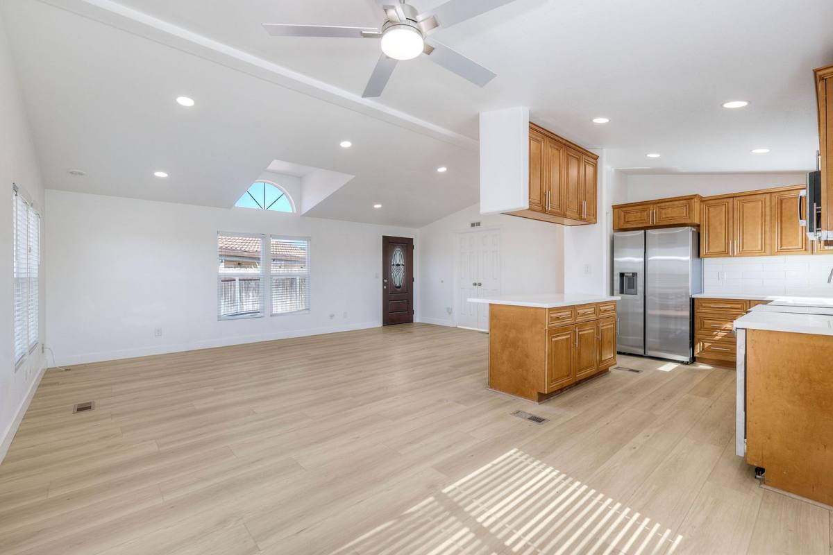 House for rent at 2241 Meadow Lark Dr, San Diego, CA 92123