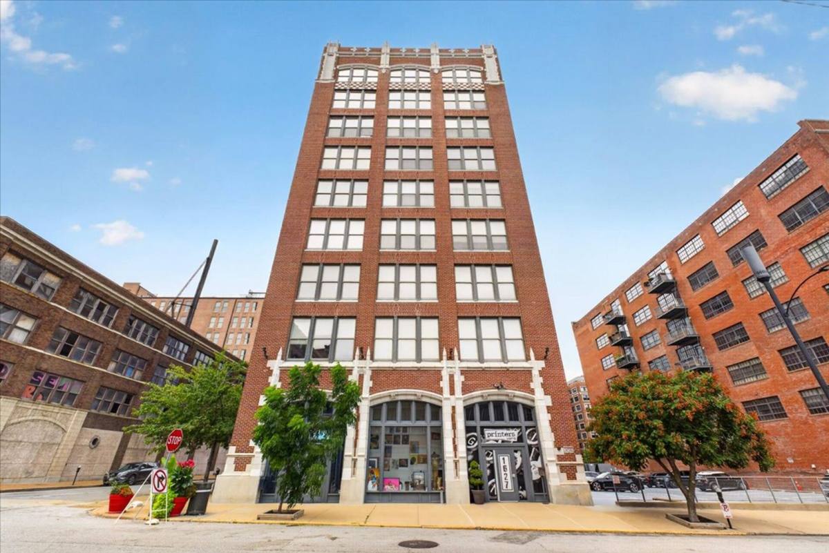 Apartment for rent at 1627 Locust St #706, St. Louis, MO 63103