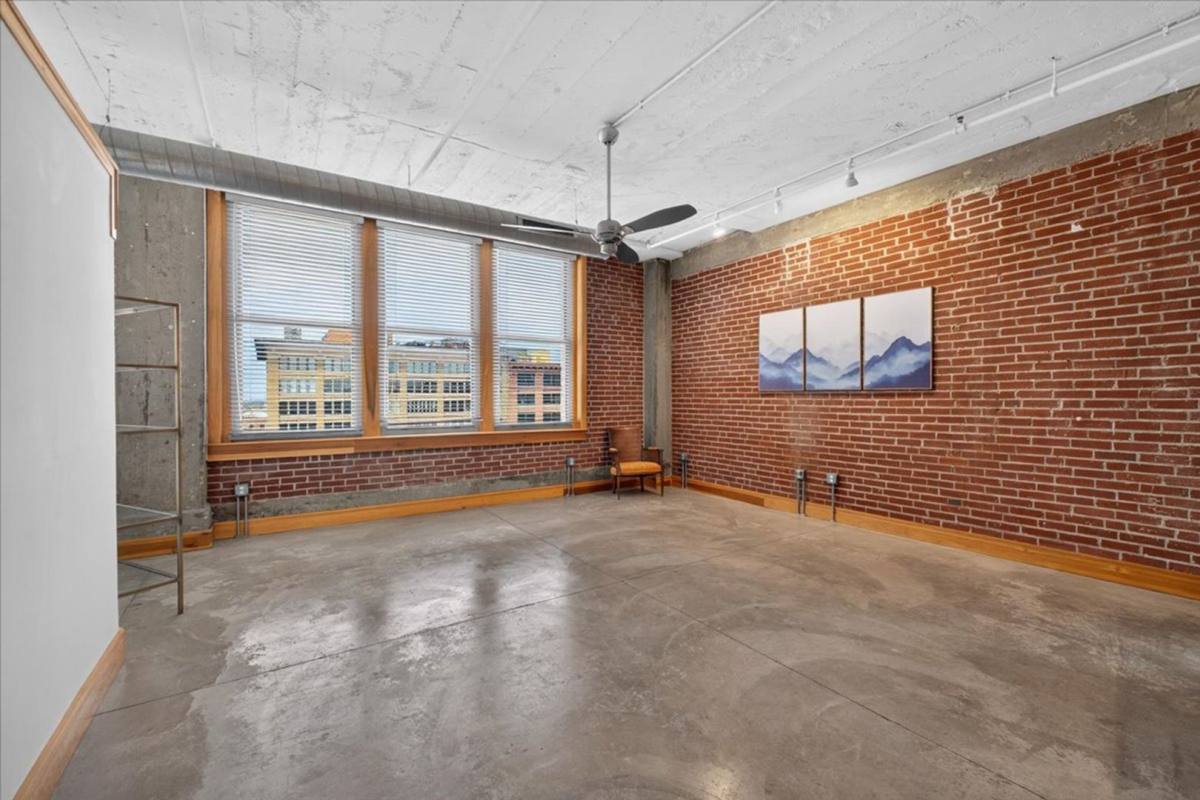 Apartment for rent at 1627 Locust St #706, St. Louis, MO 63103