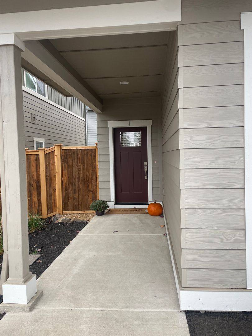 Townhouse for rent at 61540 Lucia St, Bend, OR 97702