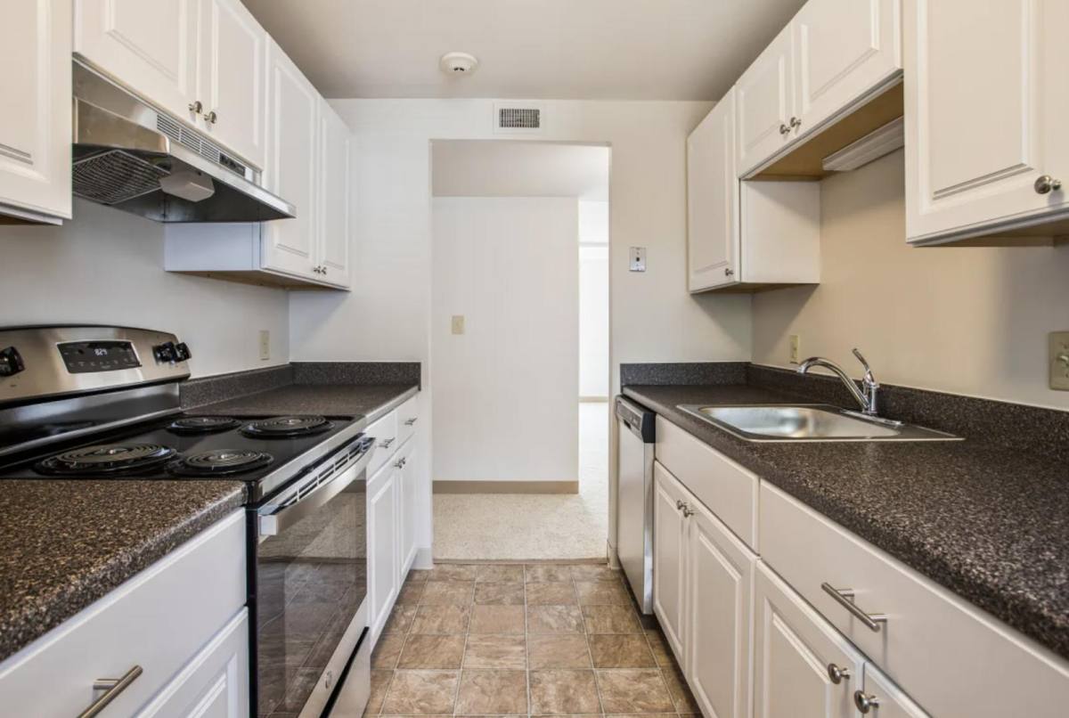 Townhouse for rent at Winchester Park & Woods, 125 Village Green N, Riverside, RI 02915
