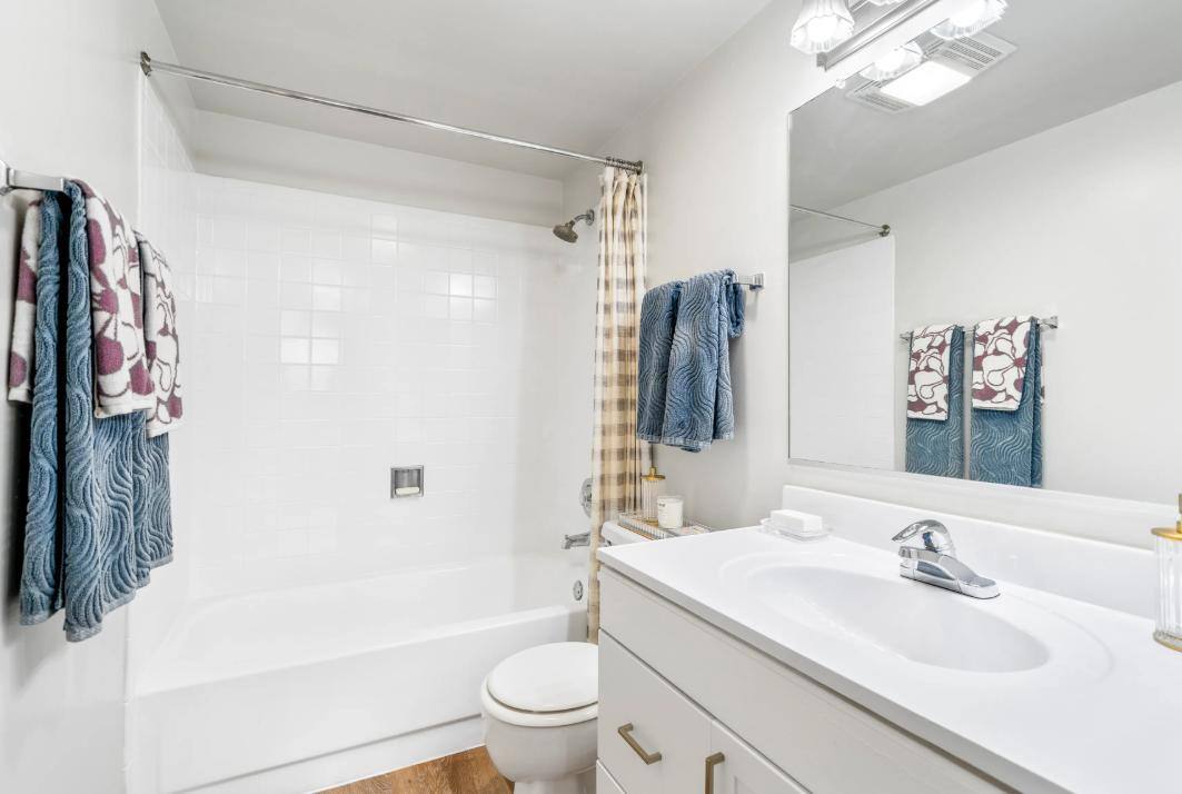 Apartment for rent at Clover Creek, 830 Foxworth Blvd, Lombard, IL 60148