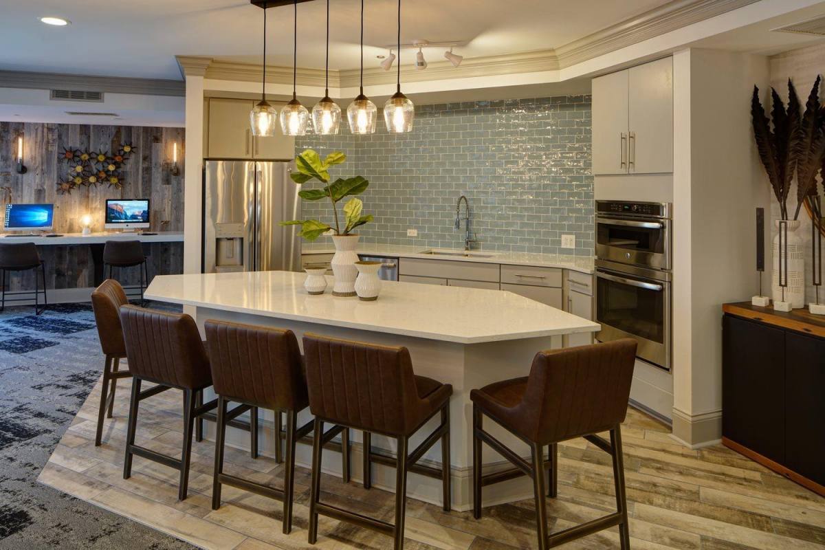 Apartment for rent at 2720 S Highland Ave, Lombard, IL 60148