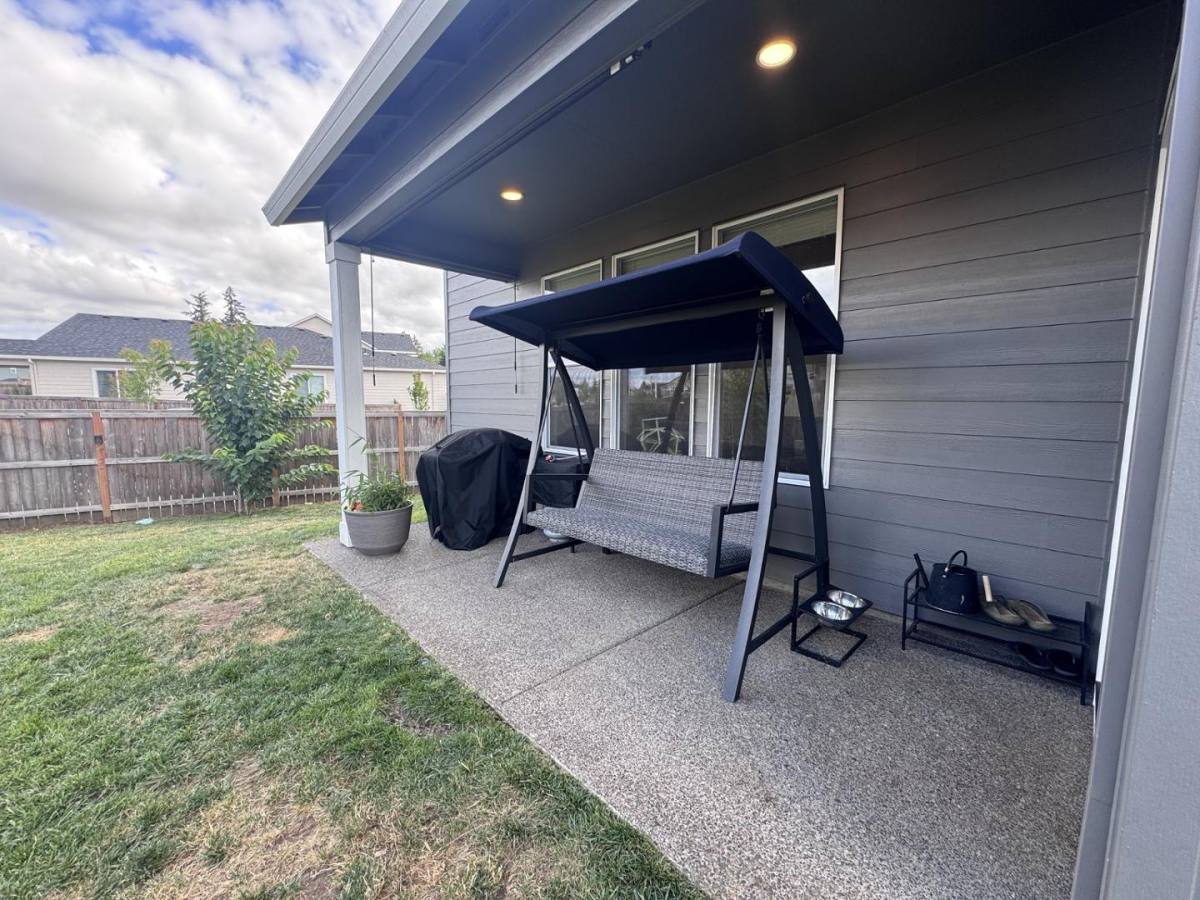 House for rent at 1690 S Quartz Dr, Cornelius, OR 97113