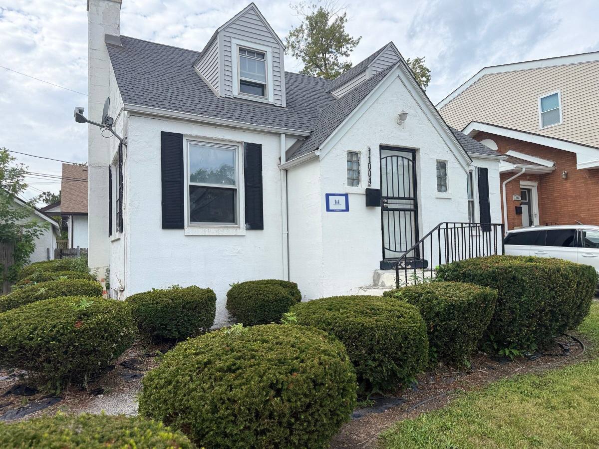 House for rent at 11004 S Esmond St, Chicago, IL 60643