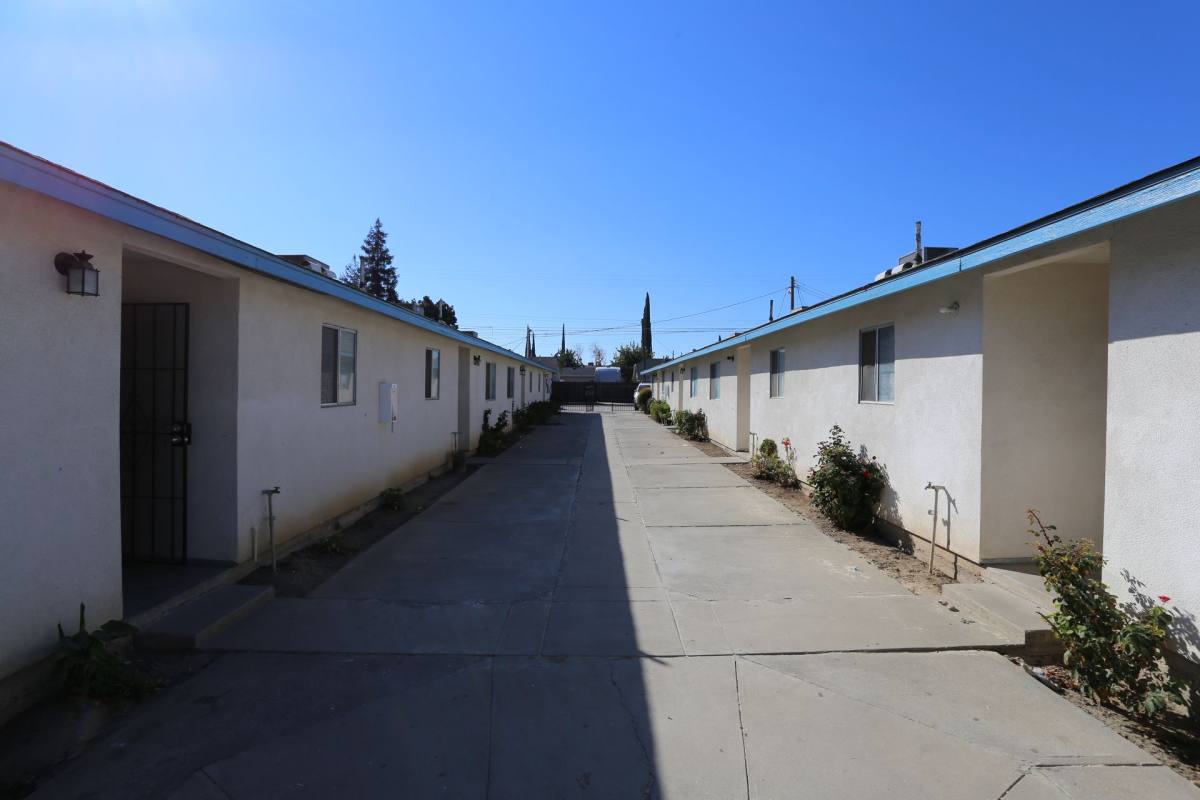 Apartment for rent at 207 G St, Waterford, CA 95386