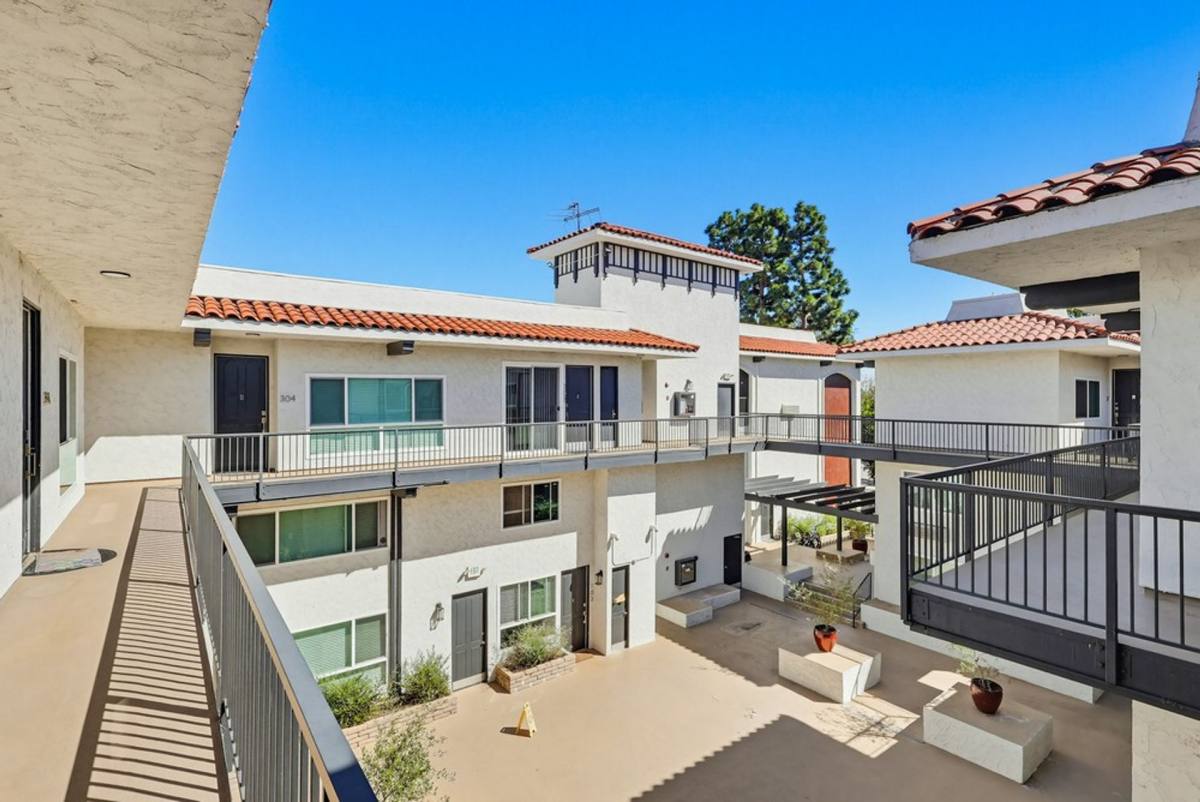 Townhouse for rent at 6175 Canterbury Dr, Culver City, CA 90230