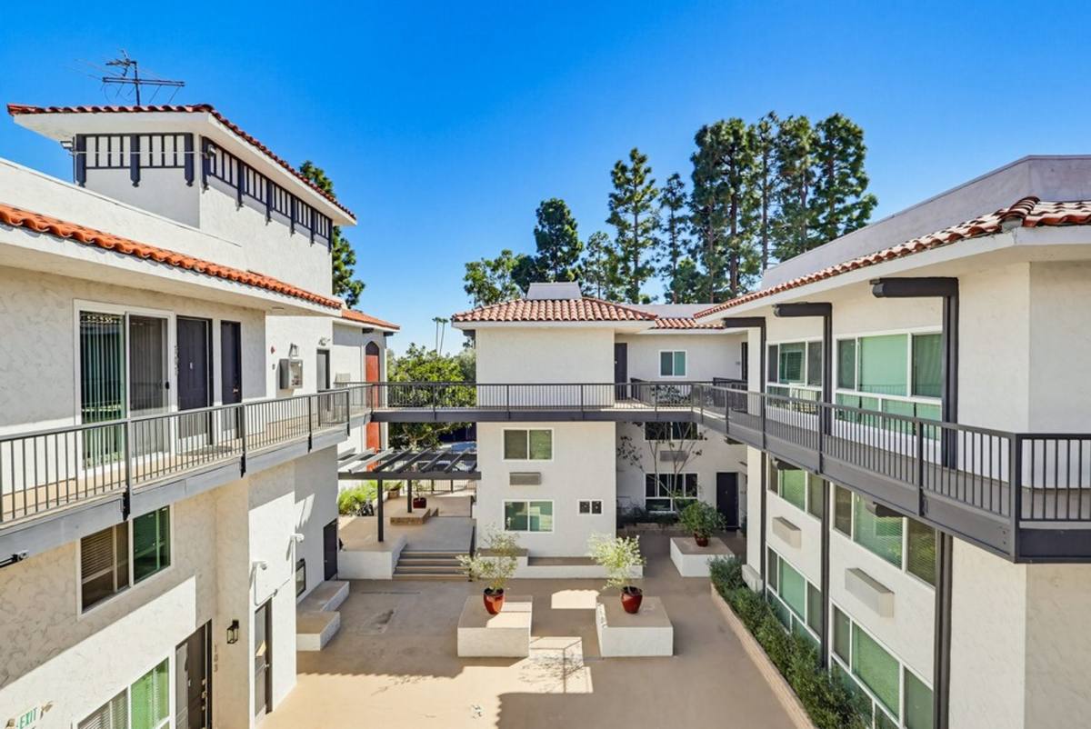 Townhouse for rent at 6175 Canterbury Dr, Culver City, CA 90230