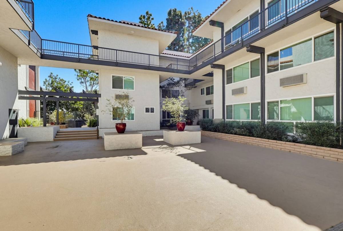 Townhouse for rent at 6175 Canterbury Dr, Culver City, CA 90230