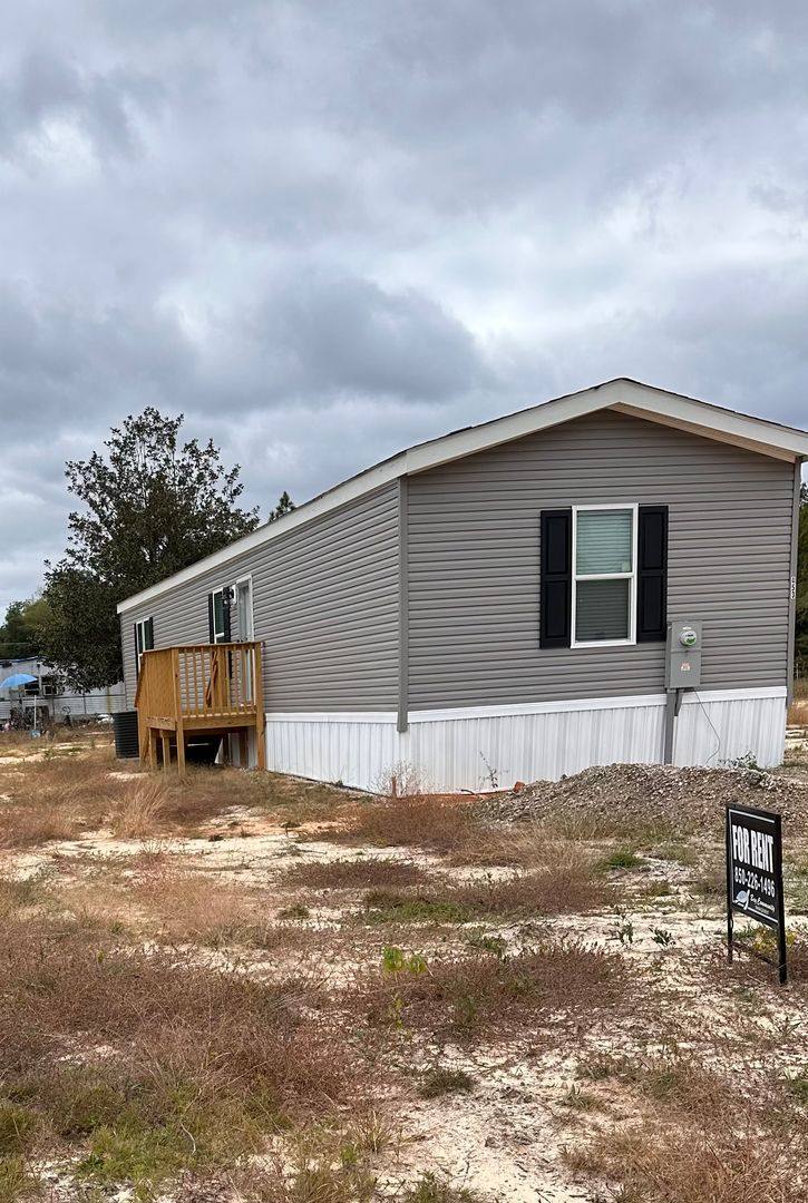 House for rent at 453 W Juniper Ave, Defuniak Springs, FL 32433