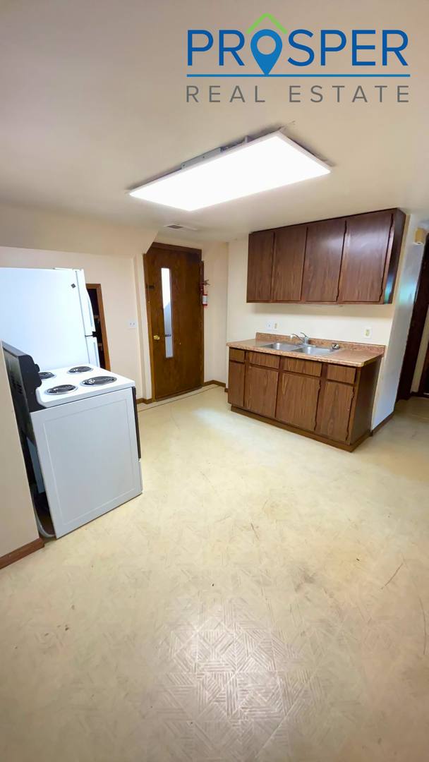 1020 Fifth Ave, Eau Claire, WI 54703 - Apartment for Rent - Image 2