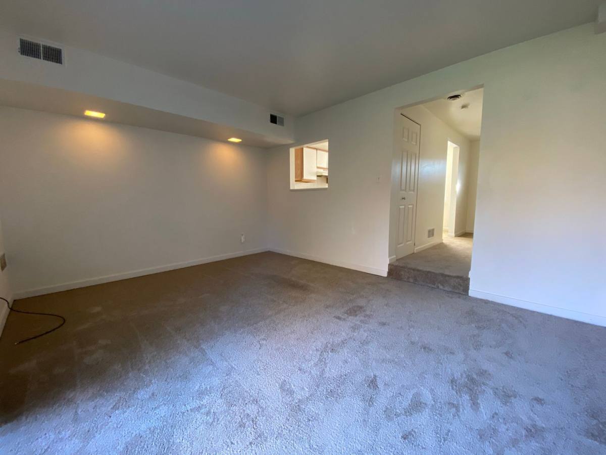 Townhouse for rent at 730 Hemlock Square, Zelienople, PA 16063