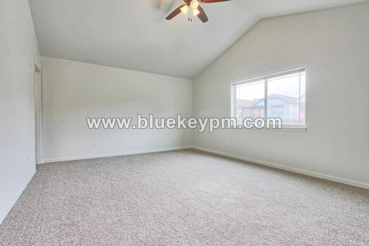 House for rent at 121 N 42nd Place, Ridgefield, WA 98642