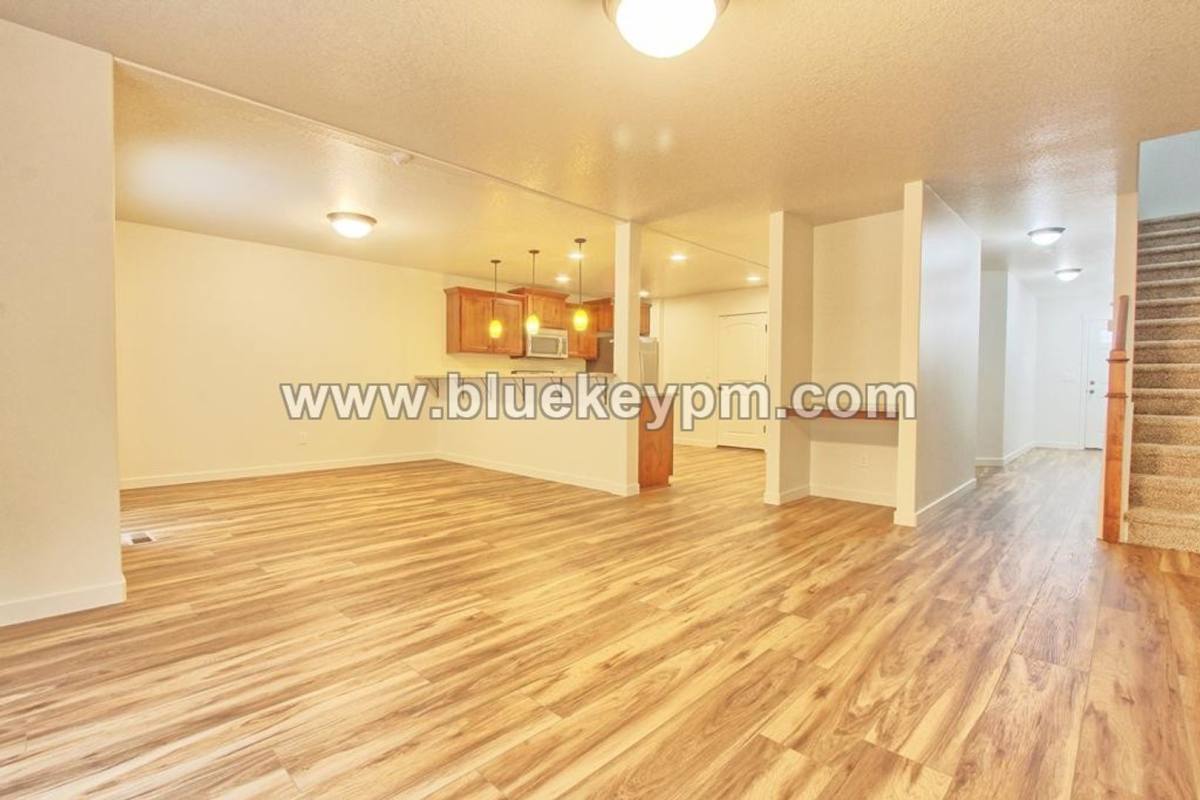 House for rent at 121 N 42nd Place, Ridgefield, WA 98642