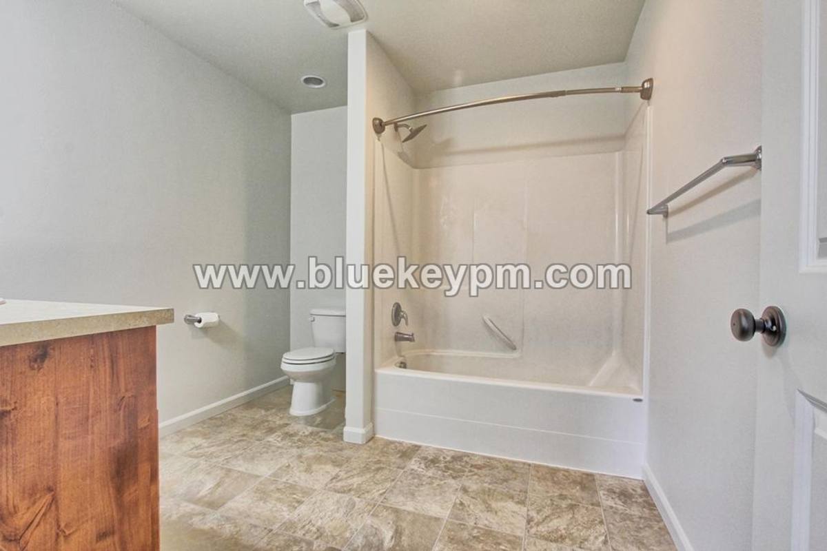 House for rent at 121 N 42nd Place, Ridgefield, WA 98642
