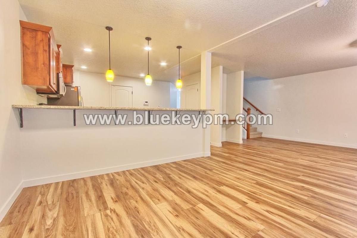 House for rent at 121 N 42nd Place, Ridgefield, WA 98642